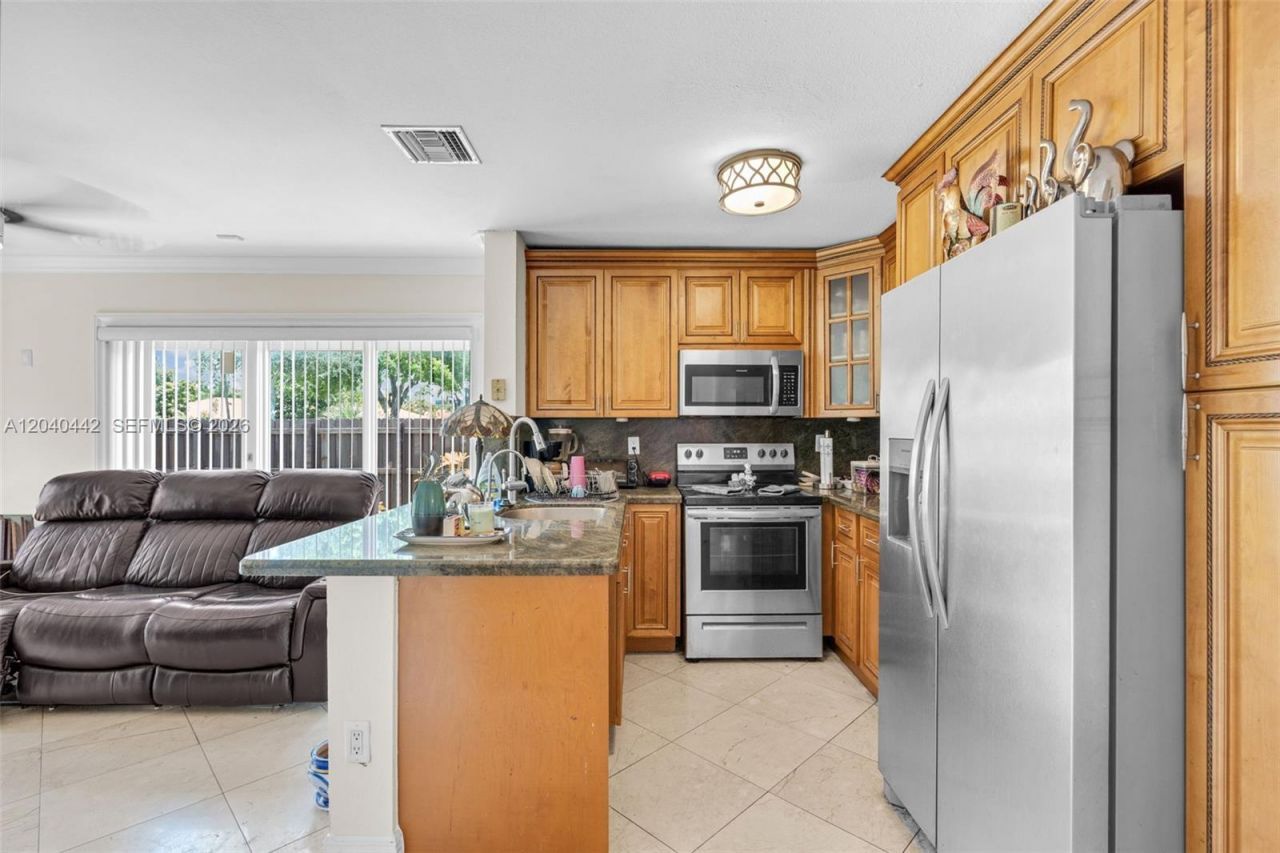 10170 NW 54th Ter, Doral, FL 33178 Photo