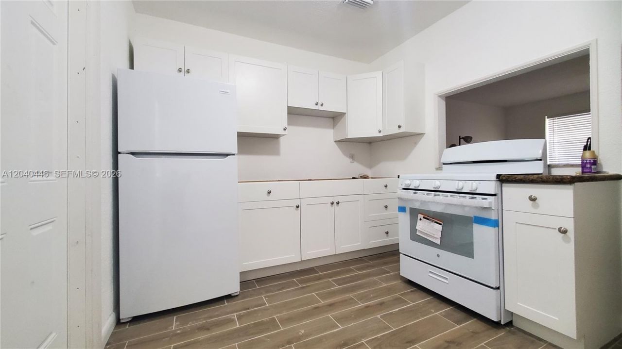 905 SW 4th Ter , Unit E, Hallandale Beach, FL 33009 Photo