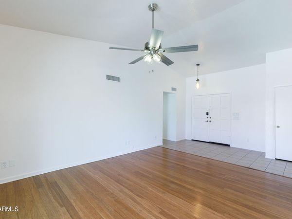 4056 W MERCER Lane, Phoenix, AZ 85029