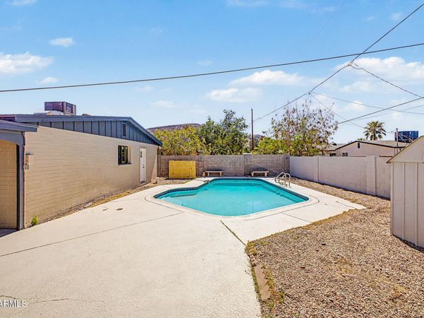 2141 W LAUREL Lane, Phoenix, AZ 85029