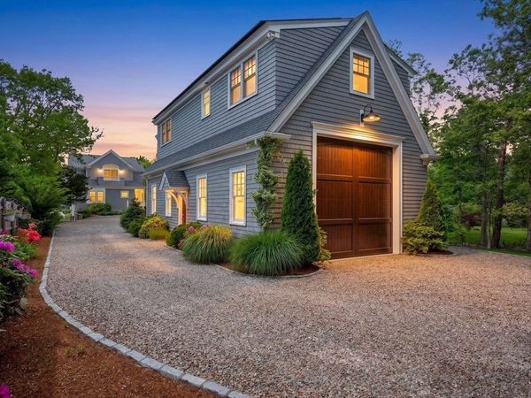 357 Monomoscoy Rd, Mashpee, MA 02649