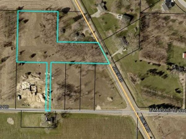 1221 E Marquette Woods Road, St. Joseph, MI 49085
