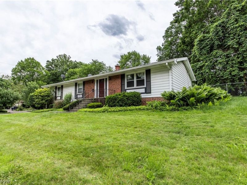 1538 Bonita Drive, Akron, OH 44313 Photo 2