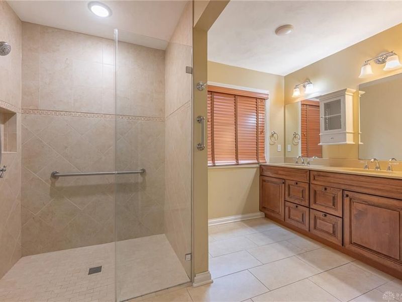 617 Renolda Woods Court, Kettering, OH 45429 Photo 19