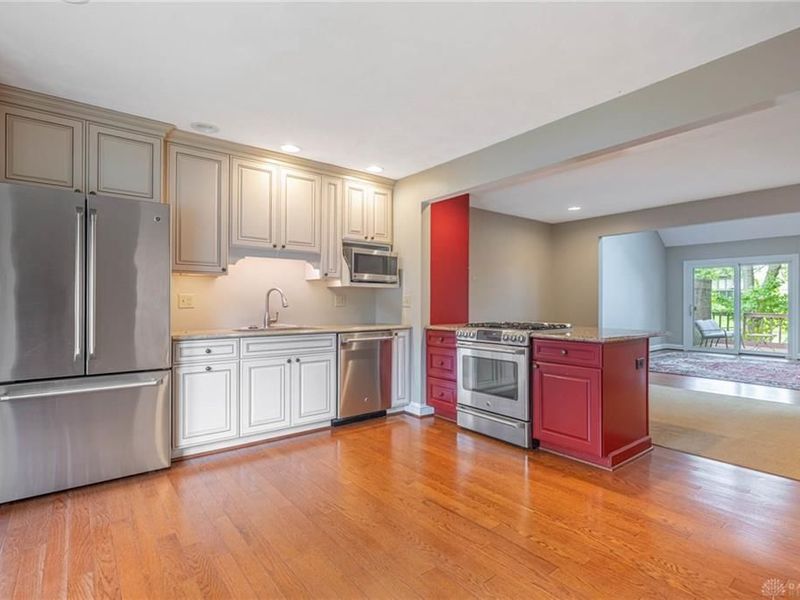 617 Renolda Woods Court, Kettering, OH 45429 Photo 8