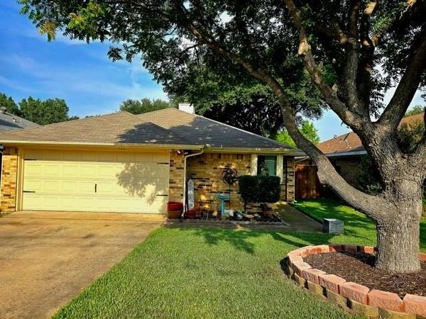 946 S Old Orchard Lane, Lewisville, TX 75067