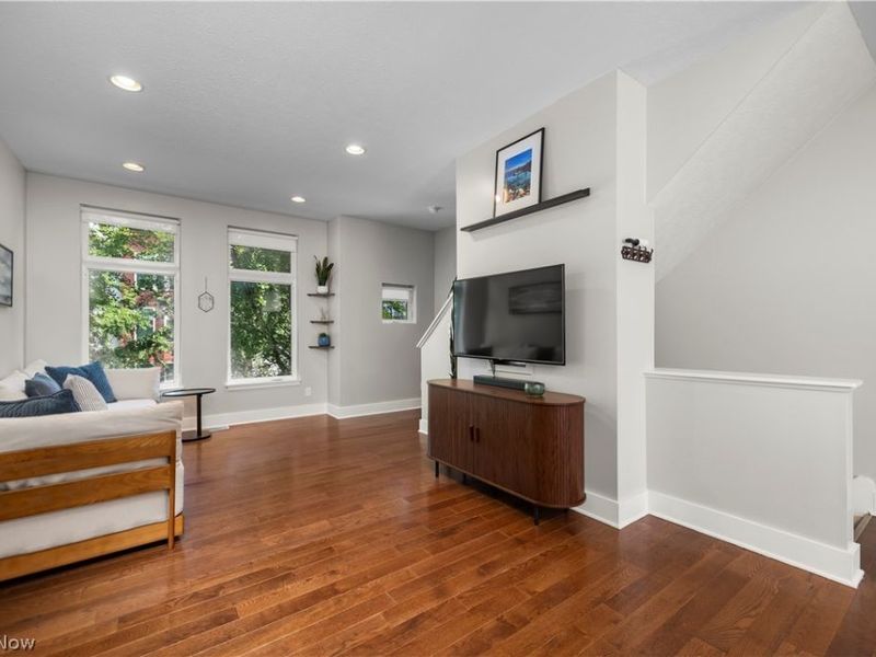 7305 Battery Park Boulevard, Cleveland, OH 44102 Photo 6