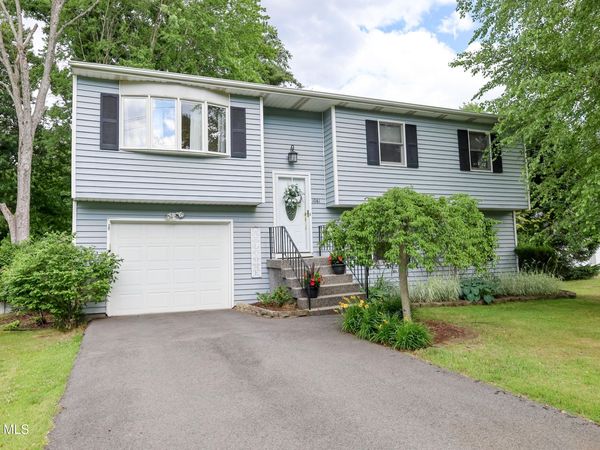 1081 Shave Road, Schenectady, NY 12303