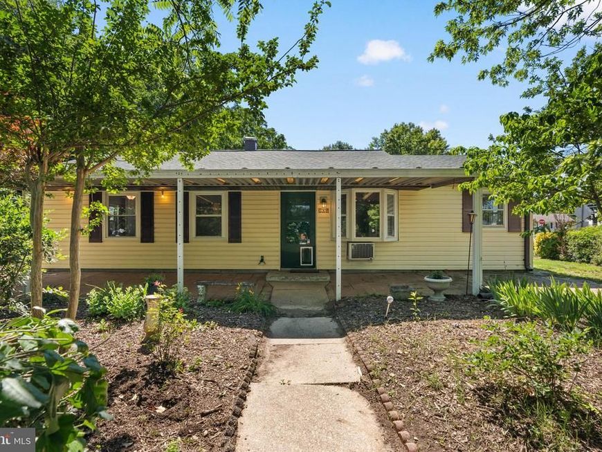905 Lindsay Rd, Oxon Hill, MD 20745 Main Photo