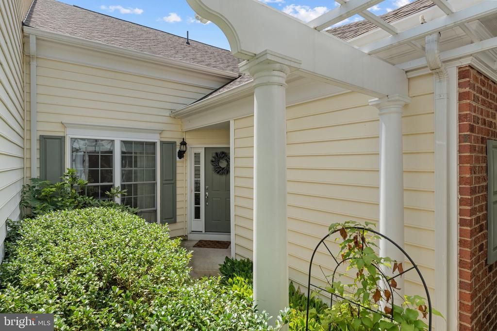 44397 Oakmont Manor Square, Ashburn, VA 20147 Main Photo