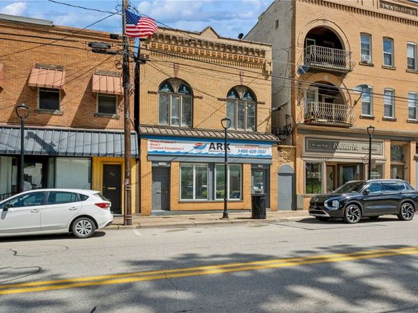 532 Broadway Blvd, Pitcairn, PA 15140