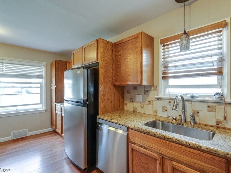 407 E 330th Street, Willowick, OH 44095 Photo 12