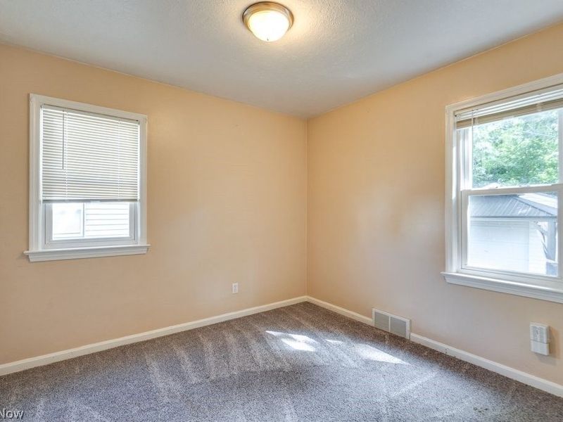 407 E 330th Street, Willowick, OH 44095 Photo 13
