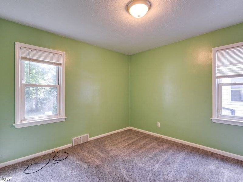 407 E 330th Street, Willowick, OH 44095 Photo 16