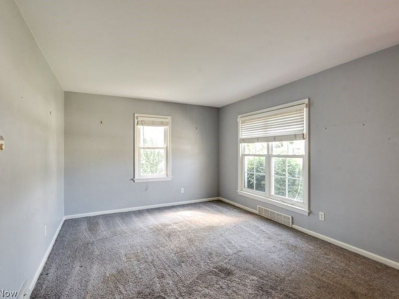 407 E 330th Street, Willowick, OH 44095 Photo 3