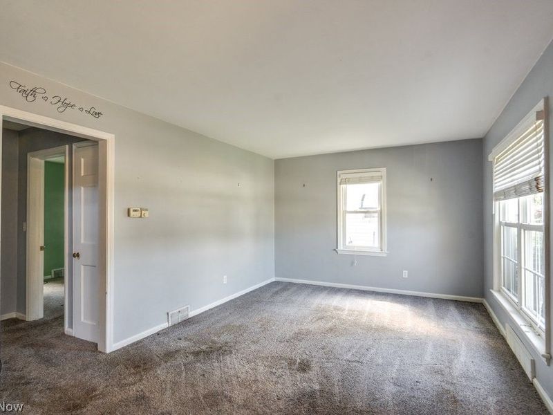 407 E 330th Street, Willowick, OH 44095 Photo 4