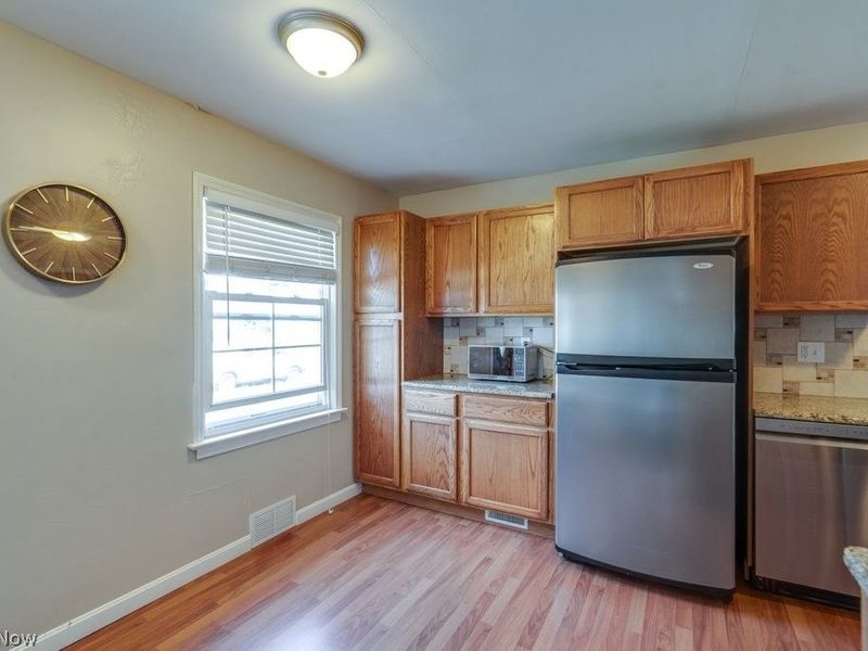 407 E 330th Street, Willowick, OH 44095 Photo 8