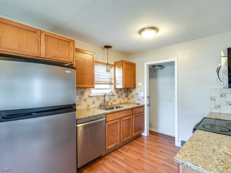 407 E 330th Street, Willowick, OH 44095 Photo 9