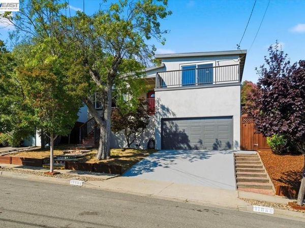 17888 Mayflower Dr, Castro Valley, CA 94546