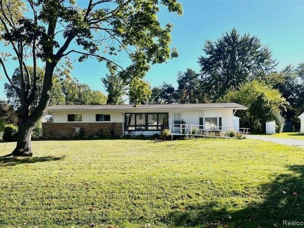 496 E Lovell Drive, Troy, MI 48085