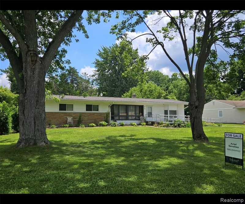 496 E Lovell Drive, Troy, MI 48085 Main Photo