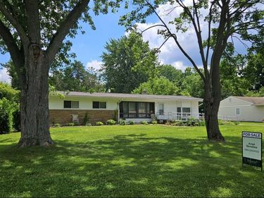 496 E Lovell Drive, Troy, MI 48085