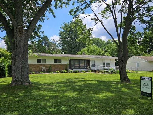496 E Lovell Drive, Troy, MI 48085