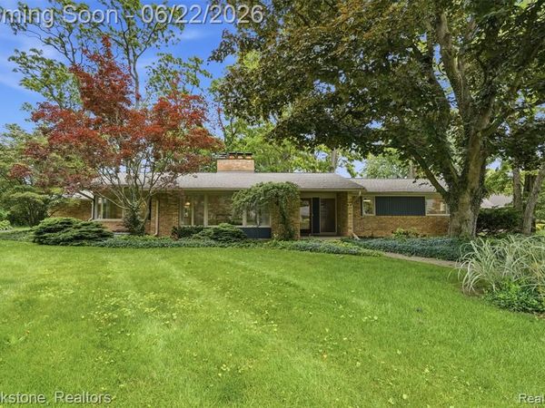 4190 Valley Forge Road, Bloomfield Hills, MI 48301
