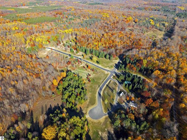 5803 Old Oak Trail SW, Fife Lake, MI 49633