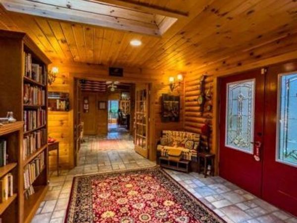 496 Holloway Road , Robbinsville, NC 28771