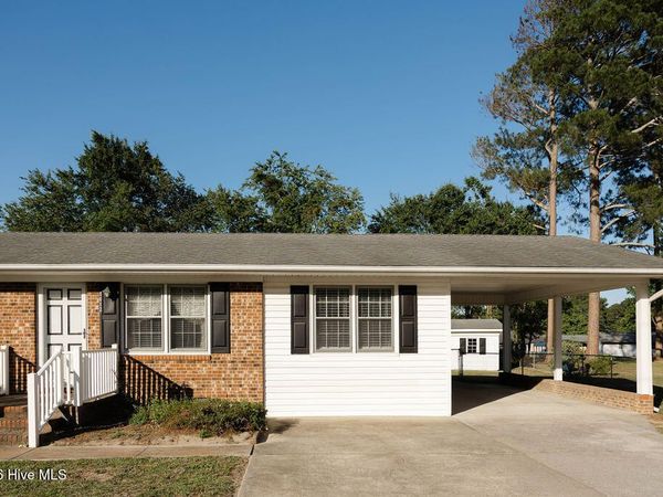1612 Fairground Road , Dunn, NC 28334