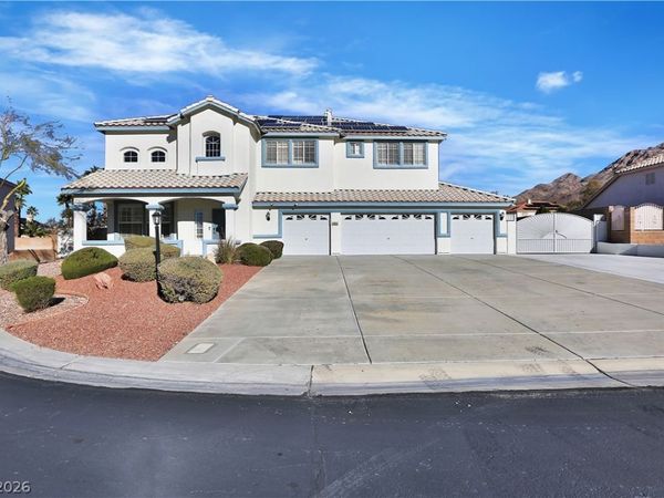 6830 Stone Meadows Avenue , Las Vegas, NV 89142