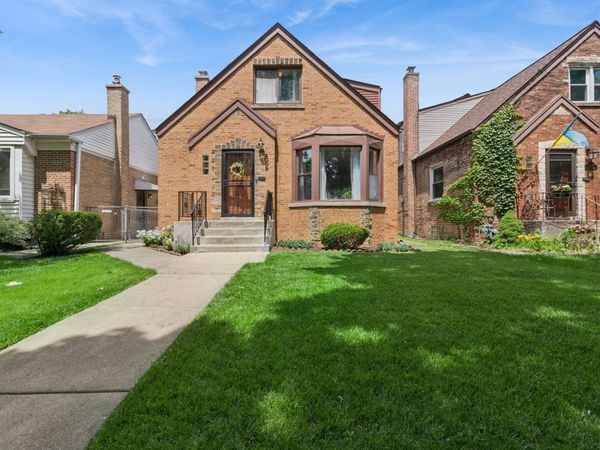 2009 Keeney Street , Evanston, IL 60202