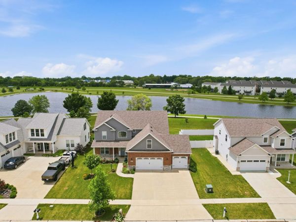 311 Bradford Avenue , Savoy, IL 61874