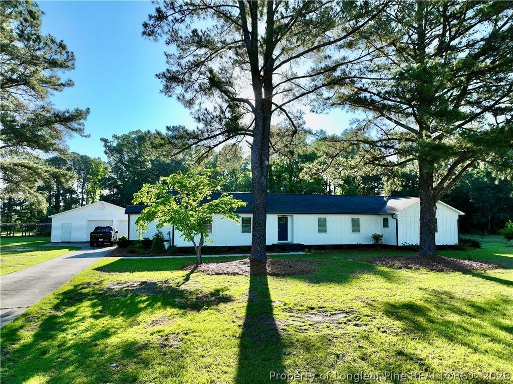 427 Pine Log Road, Lumberton, NC 28360 Main Photo