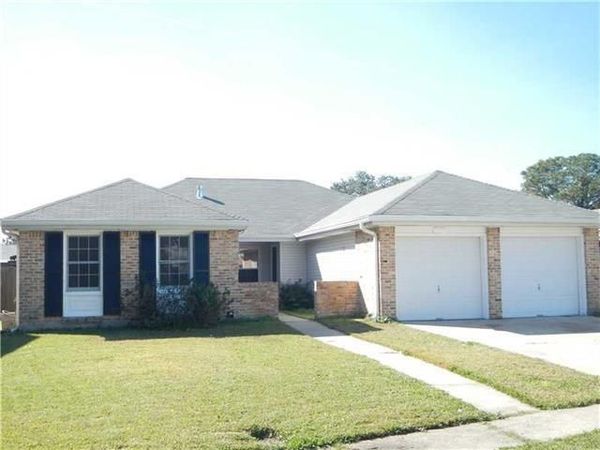 340 WOODMONT Drive , Gretna, LA 70056