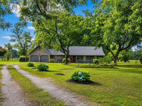 862 US-90 , Holt, FL 32564