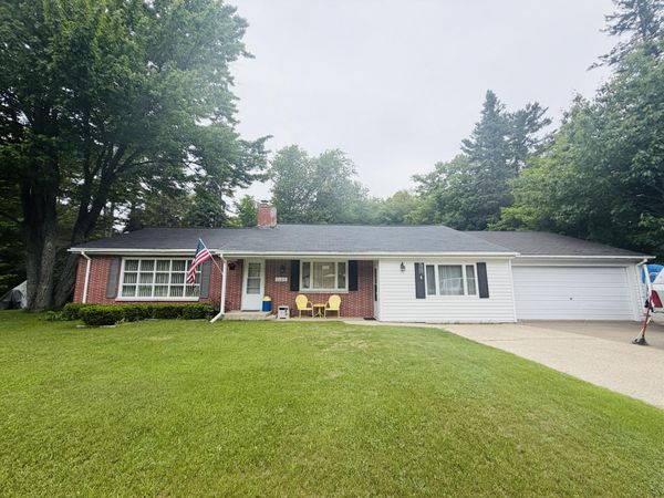 3104 Sherman Park DR, Sault Ste Marie, MI 49783