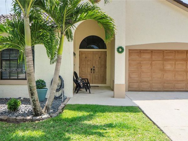 124 Preserve Dr, Royal Palm Beach, FL 33411