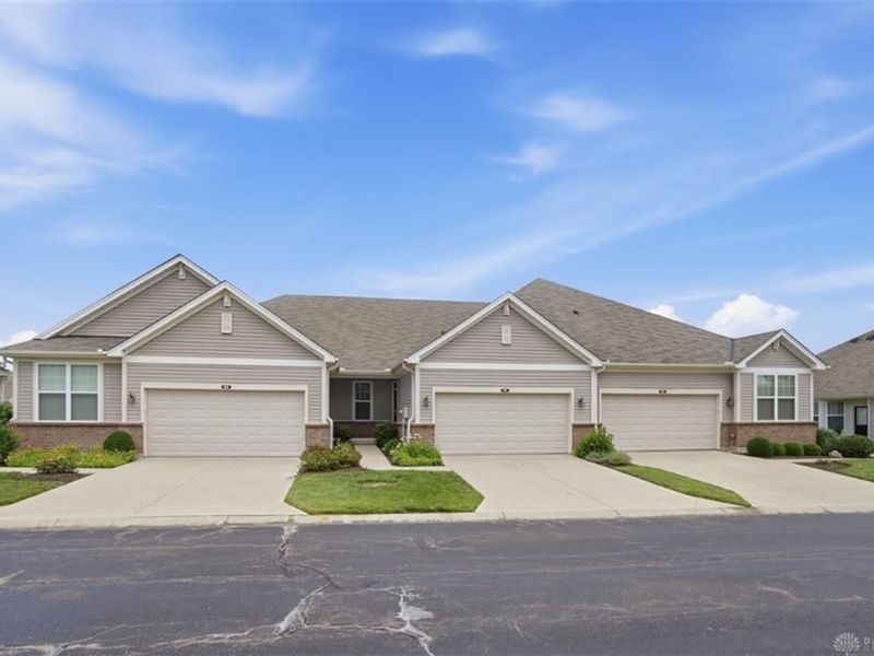 924 Valleywatch Drive, Springfield Township, OH 45231 Photo 2
