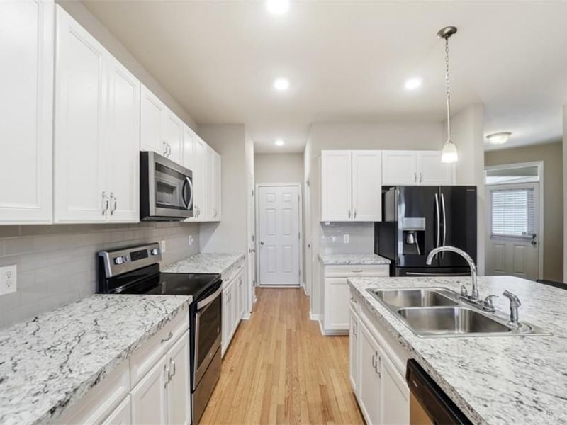 924 Valleywatch Drive, Springfield Township, OH 45231 Photo 8