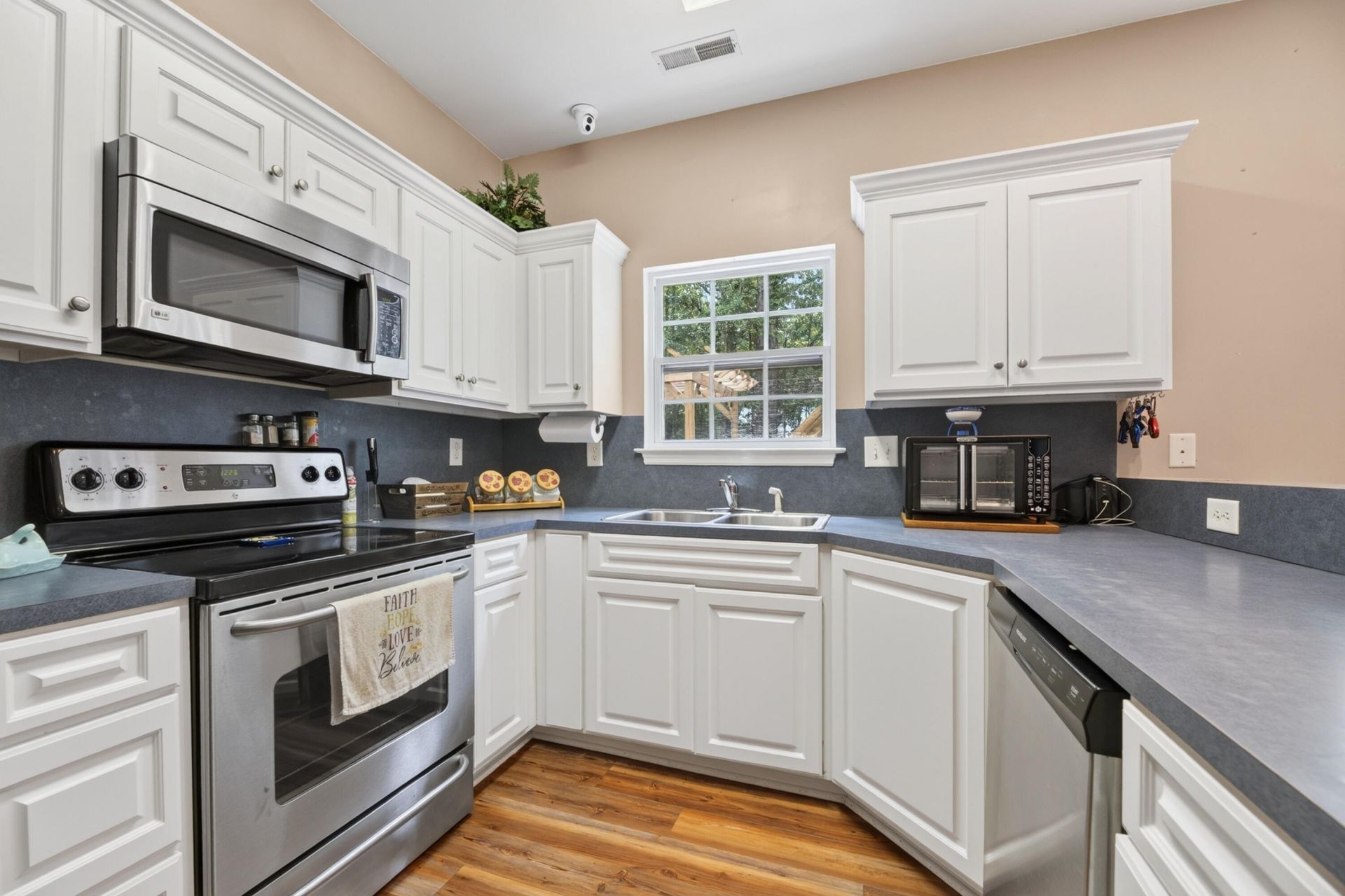 1772 Kenwood Road Photo 11