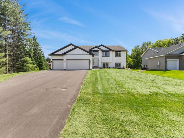 520 Lois Lane , Lino Lakes, MN 55014