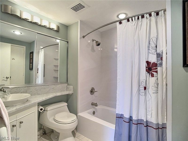 1 Bratenahl Place, Unit 1501, Bratenahl, OH 44108 Photo 12