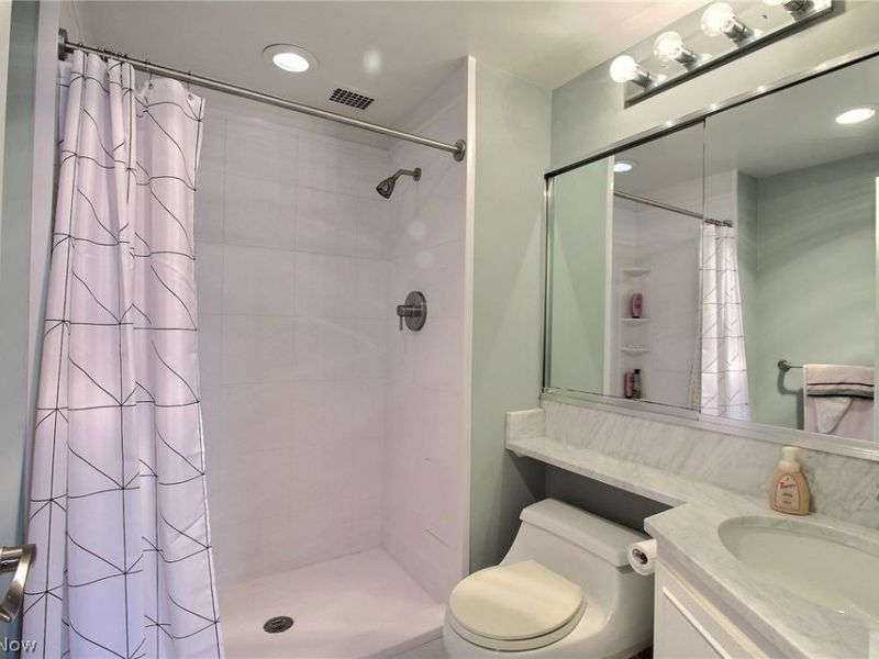 1 Bratenahl Place, Unit 1501, Bratenahl, OH 44108 Photo 13