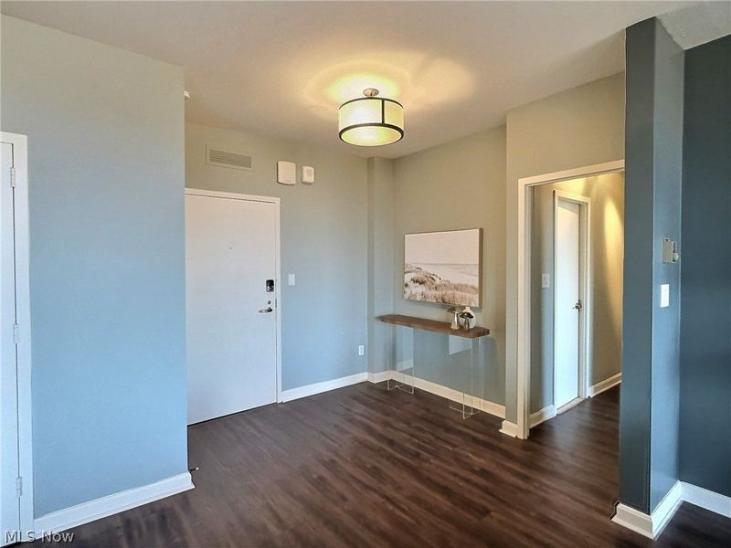 1 Bratenahl Place, Unit 1501, Bratenahl, OH 44108 Photo 4