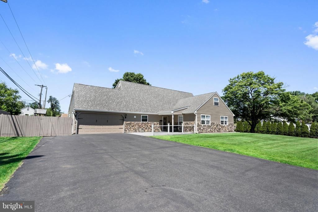57 RUST HILL ROAD, LEVITTOWN, PA 19056