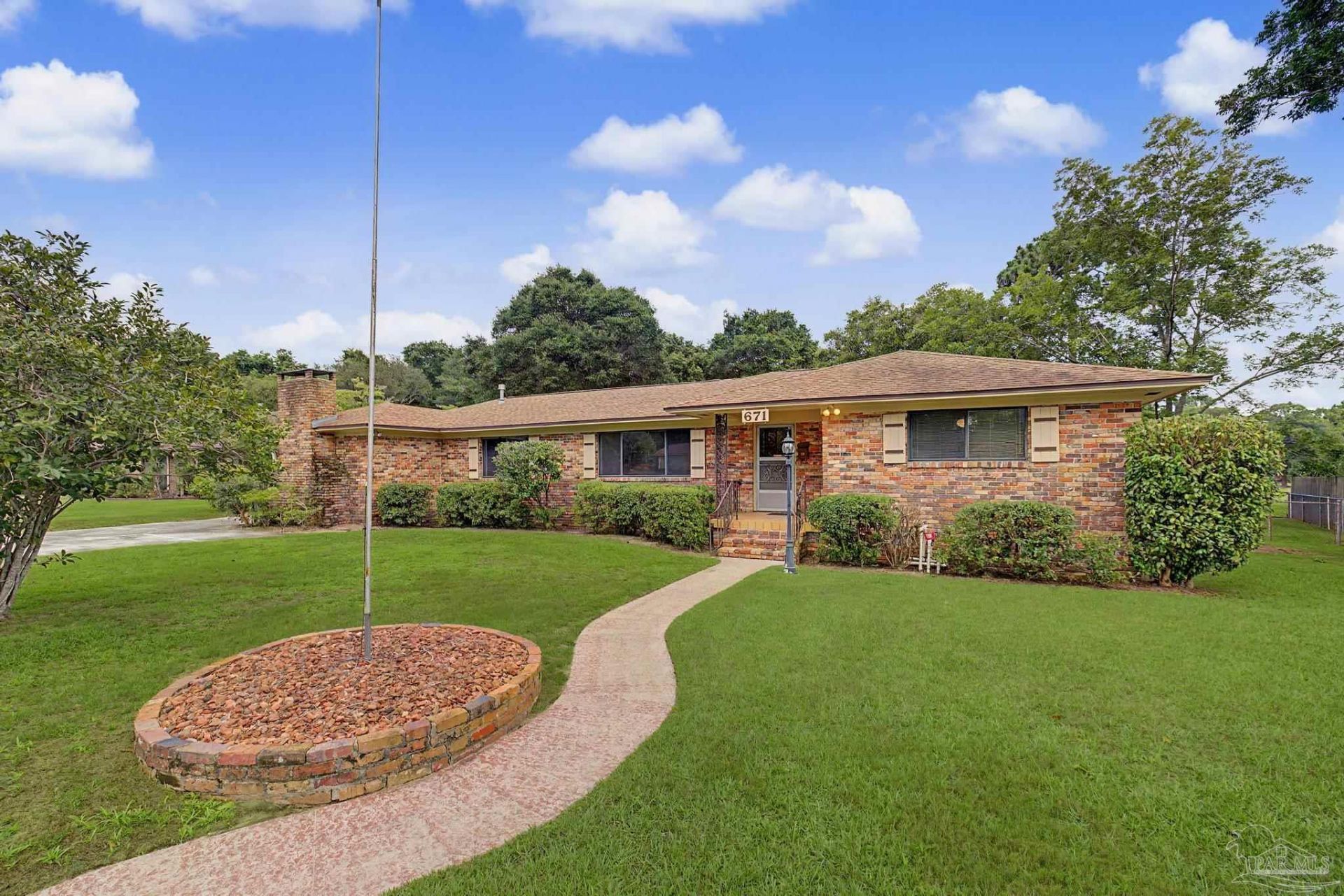 671 Nagel Dr, Pensacola, FL 32503 Main Photo