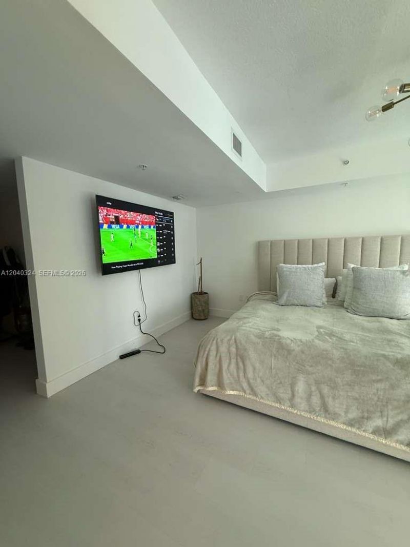 41 SE 5th St , Unit 1708, Miami, FL 33131 Photo