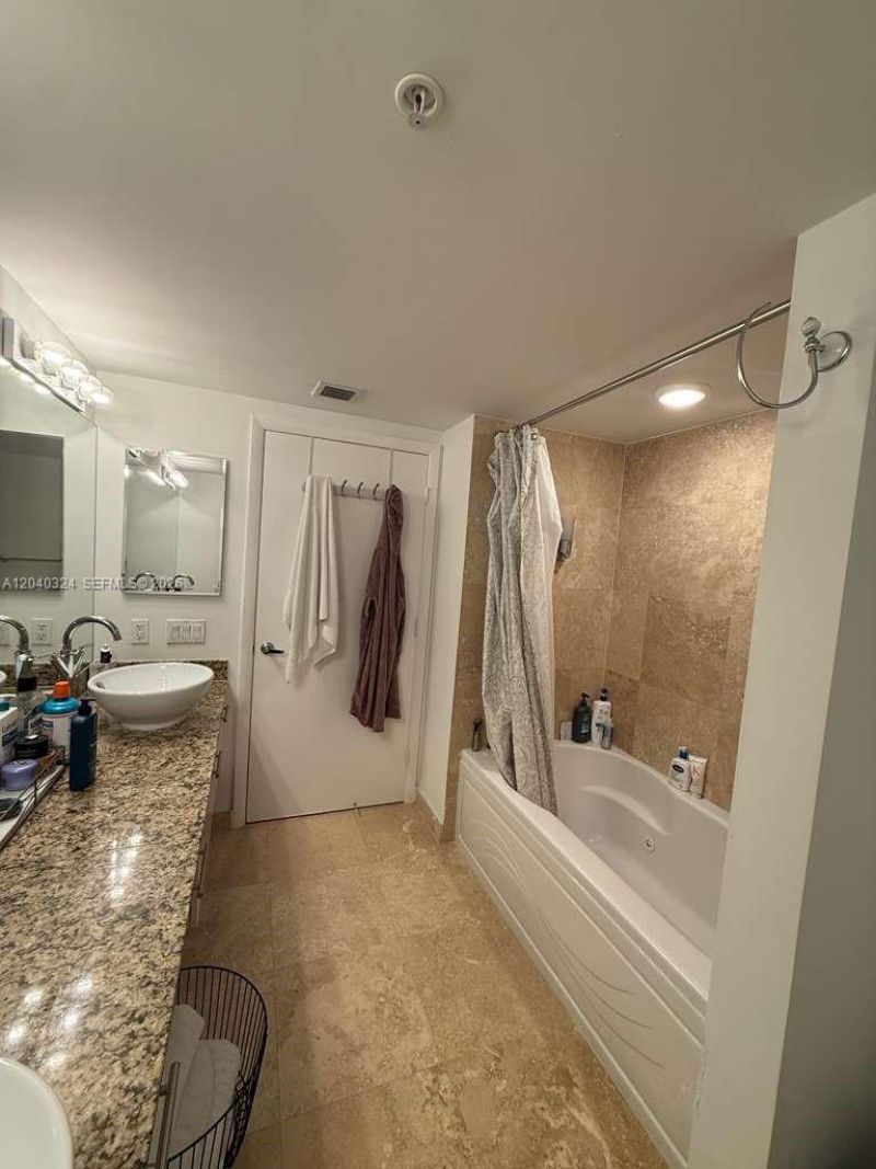 41 SE 5th St , Unit 1708, Miami, FL 33131 Photo